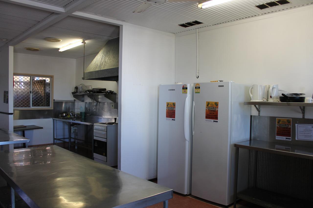 Roey Backpackers And Party Bar Hostel Broome Luaran gambar